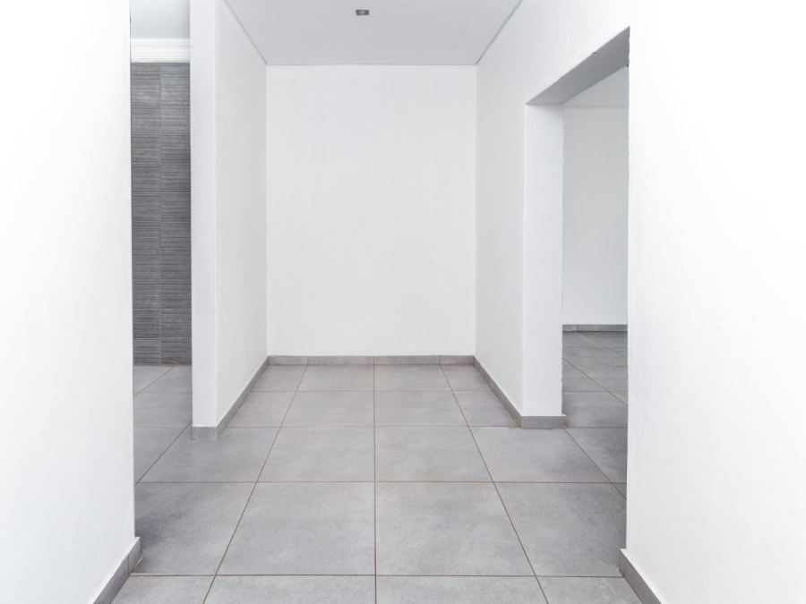 6 Bedroom Property for Sale in Gateway Manor North West